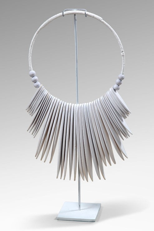 DELAHOYA NECKLACE WITH STAND