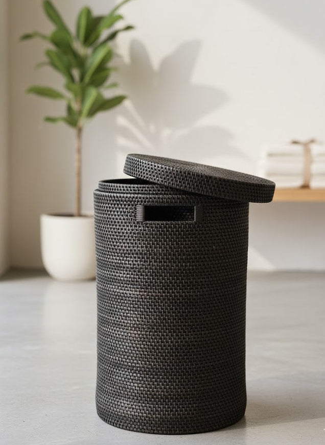 RATTAN KETAL LIDDED ROUND LAUNDRY -BAKSET