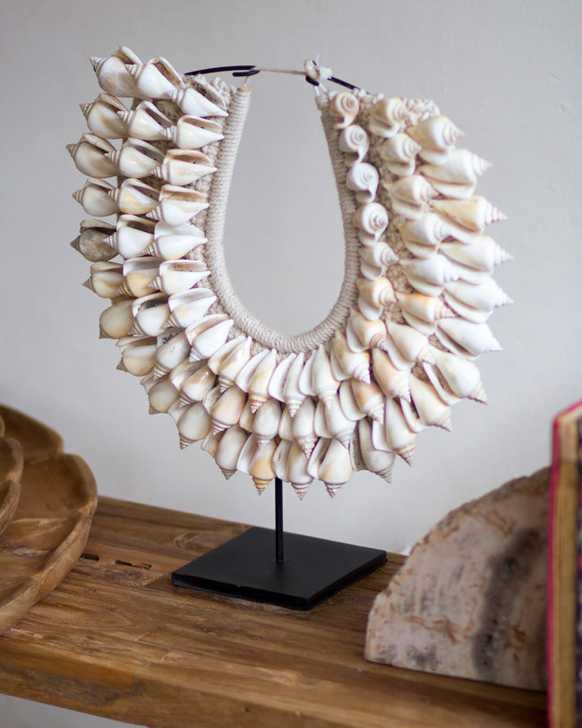 SHELL NECKLACE ON STAND