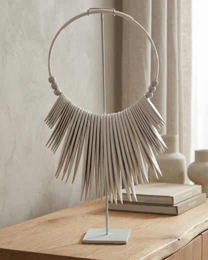 DELAHOYA NECKLACE WITH STAND
