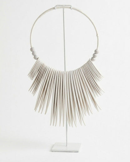 DELAHOYA NECKLACE WITH STAND
