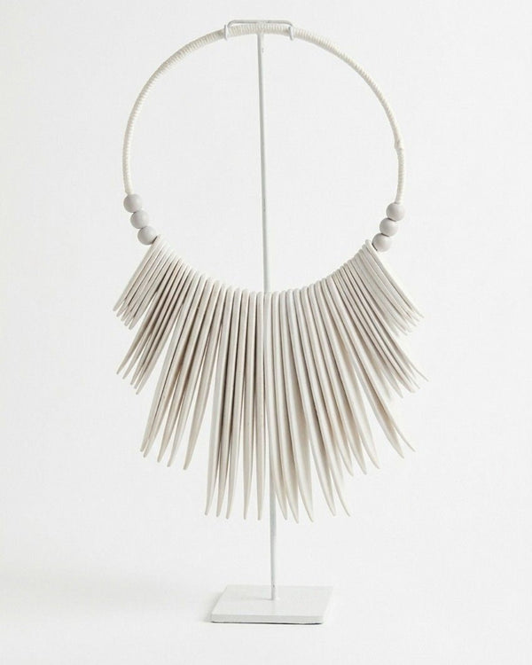 DELAHOYA NECKLACE WITH STAND