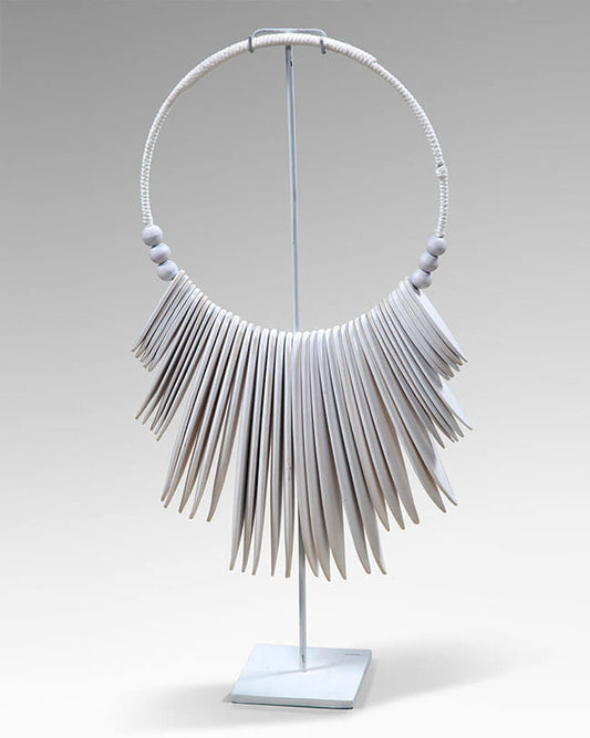 DELAHOYA NECKLACE WITH STAND