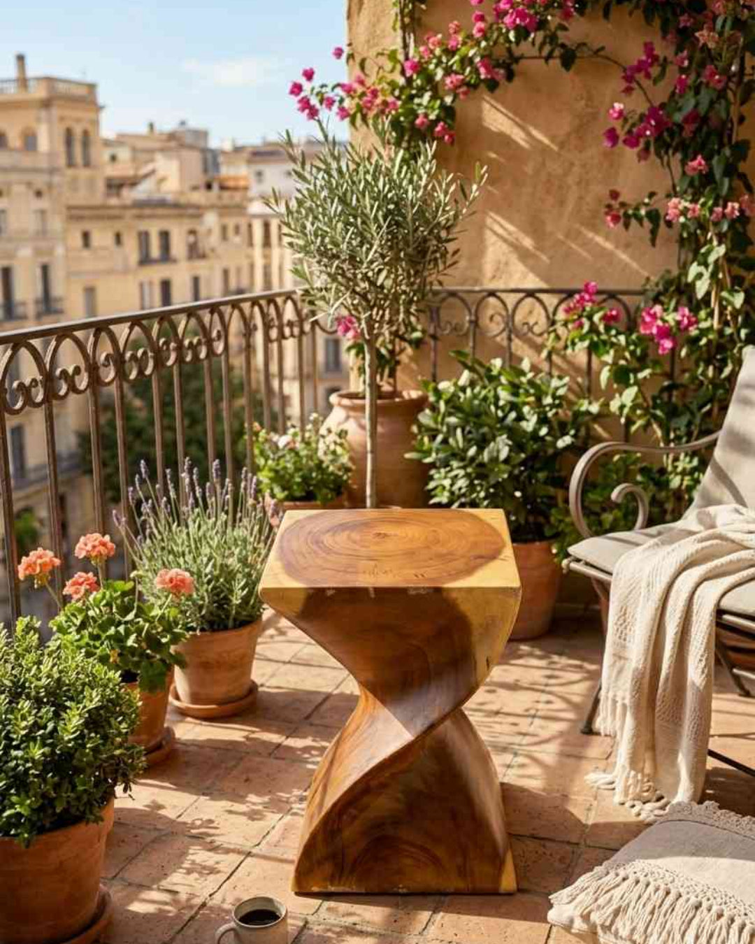 HELIX ACCENT TABLE