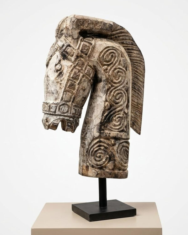 HORSE HEAD WITH STAND