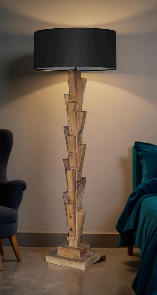 SCULPTURAL ASCENT LAMP