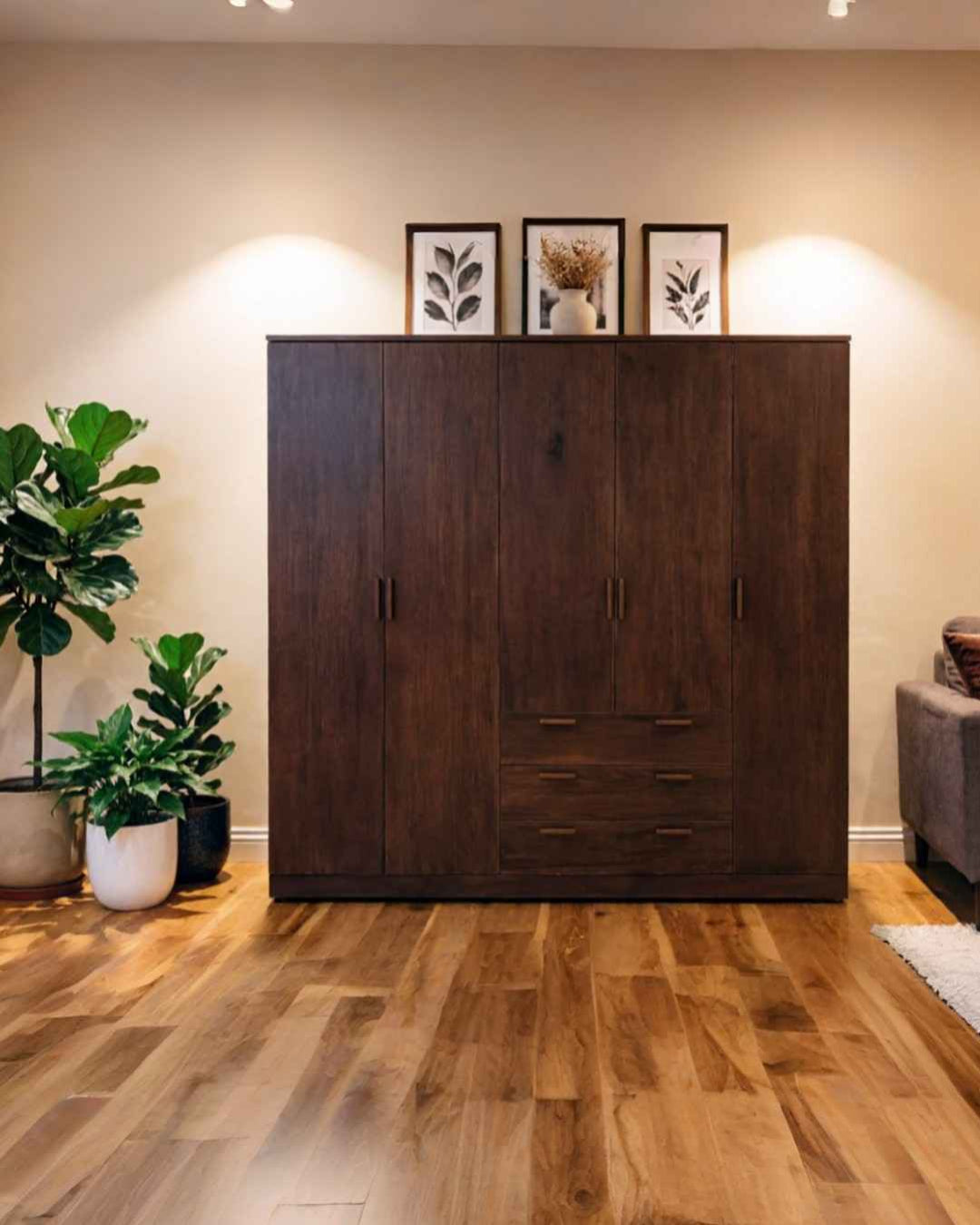 TRIPLE WARDROBE