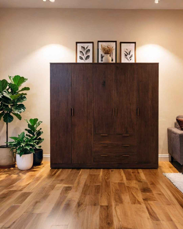 TRIPLE WARDROBE